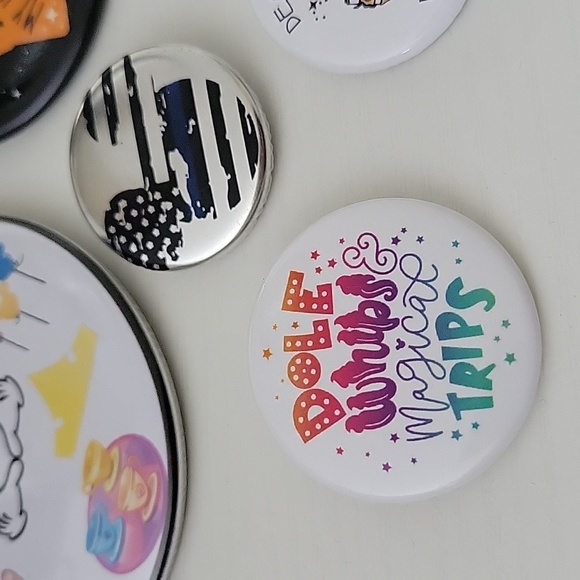 EUC Bundle of 5 Disney parks buttons °○° - Picture 7 of 8